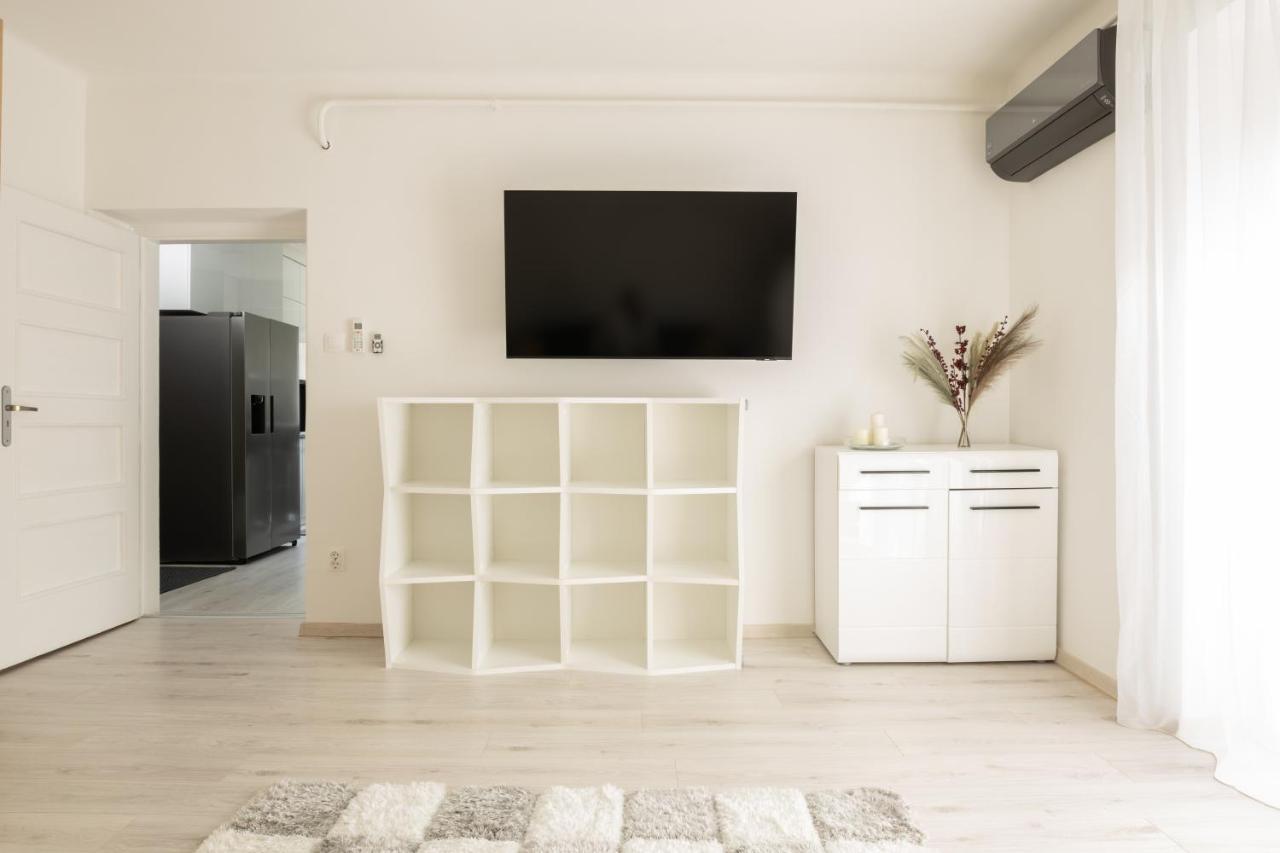 Апартаменты Smart Square With Free Parking Дебрецен Экстерьер фото